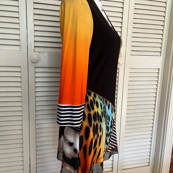 NWT Frank Lyman Design Black and Orange Animal Print Tunic - Picture 2 of 6